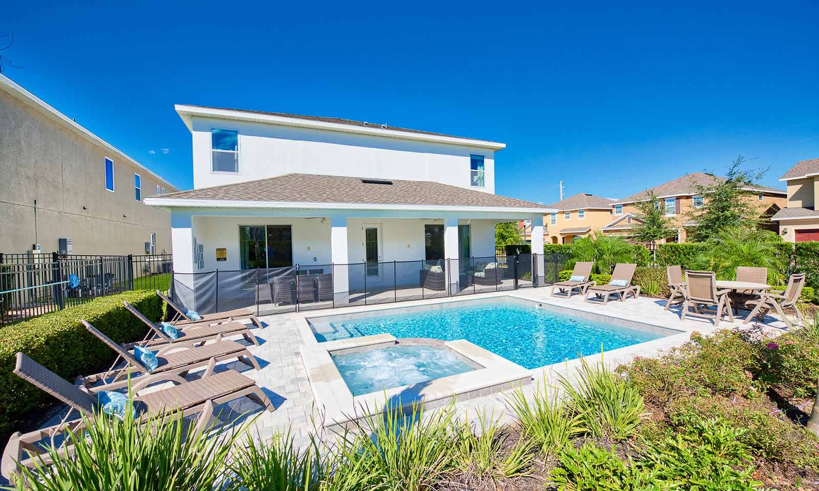 EC057 - The Custom Chateau - FRM2