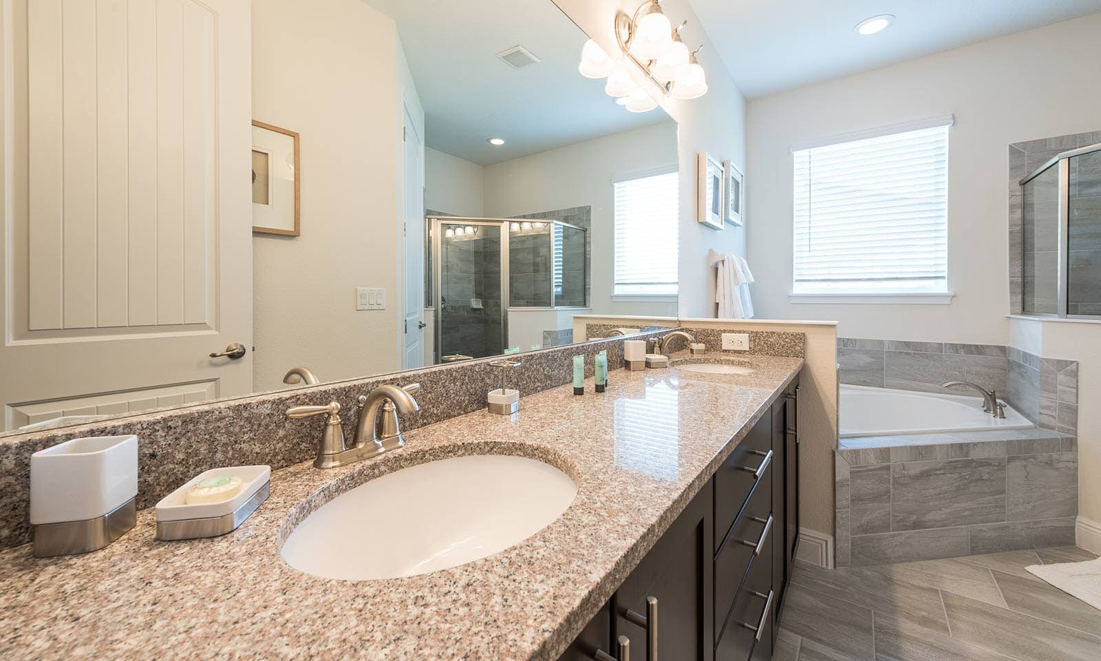 EC158 - The Tiki-Themed Villa - BIL