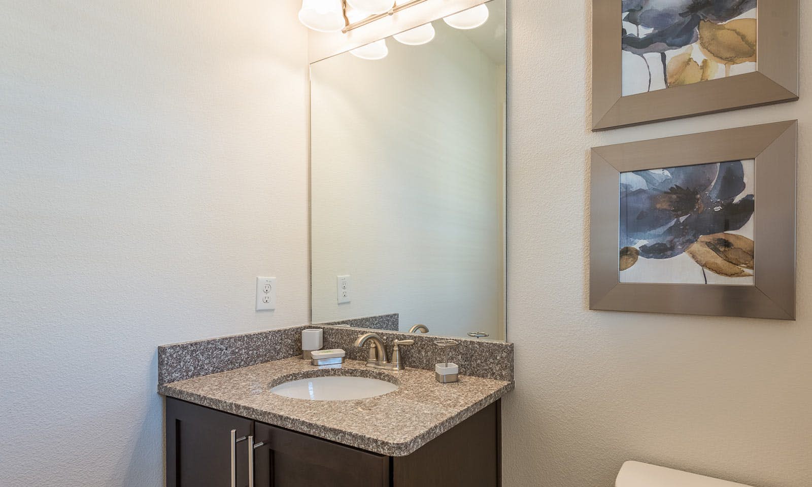 EC158 - The Tiki-Themed Villa - BIL