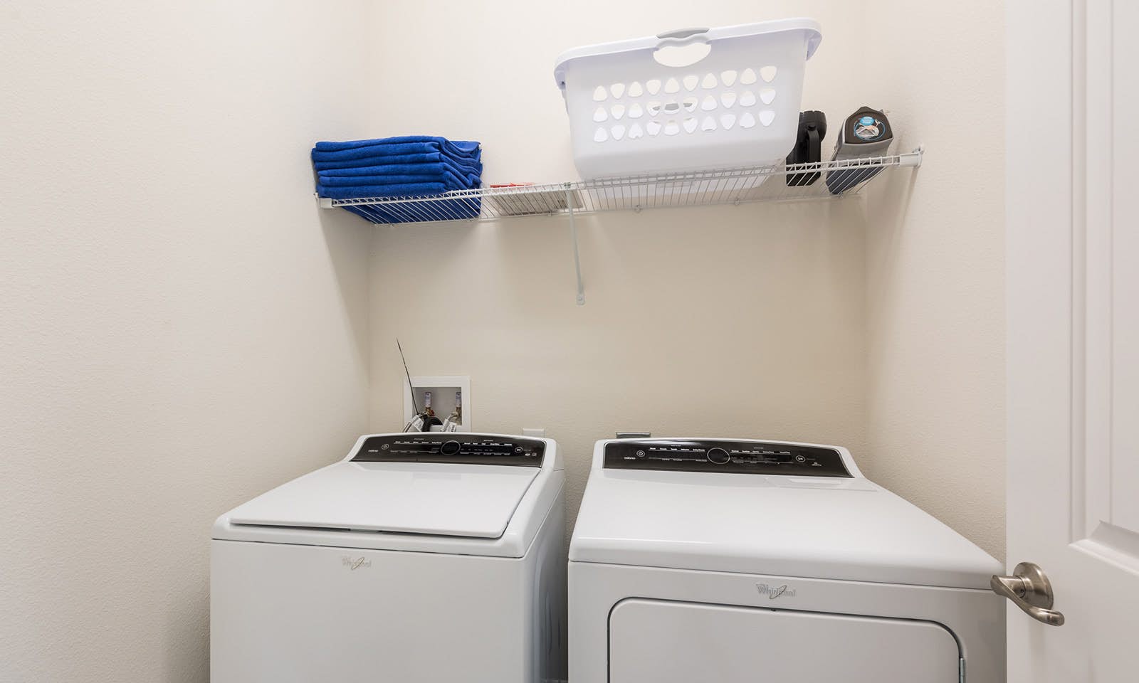 EC158 - The Tiki-Themed Villa - BIL