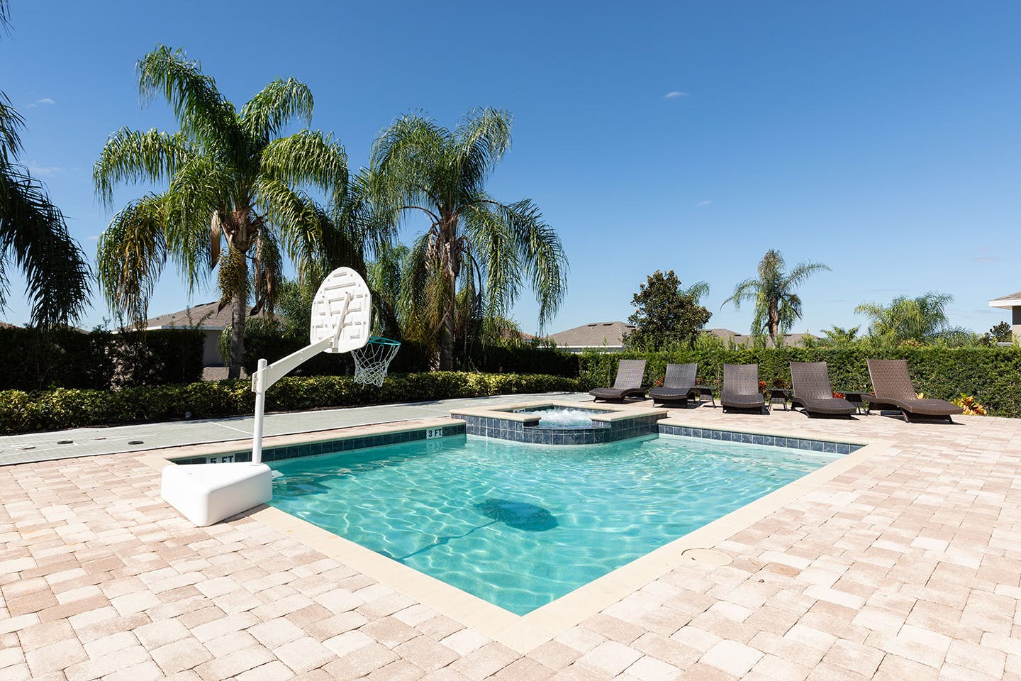 EC158 - The Tiki-Themed Villa - BIL