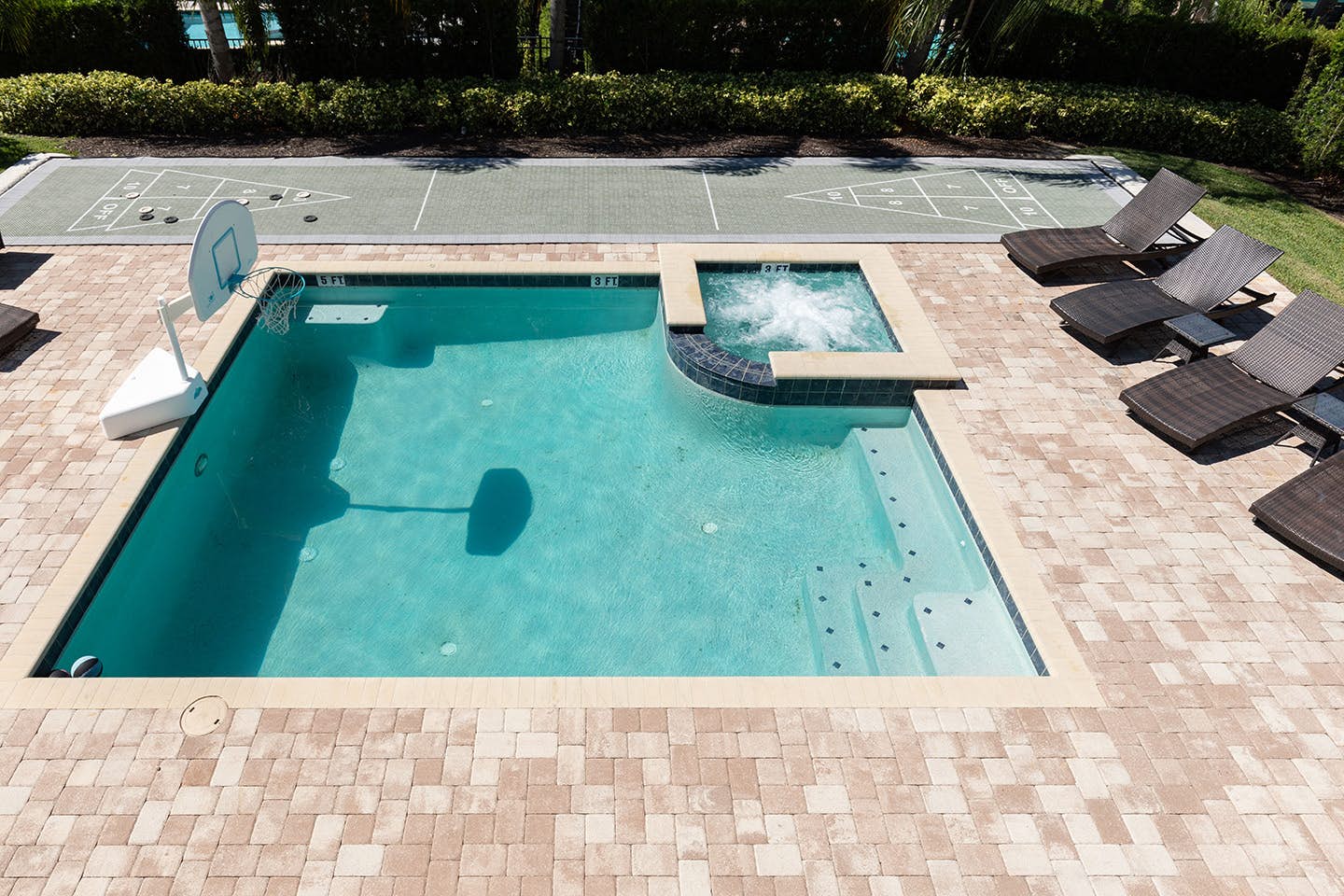 EC158 - The Tiki-Themed Villa - BIL