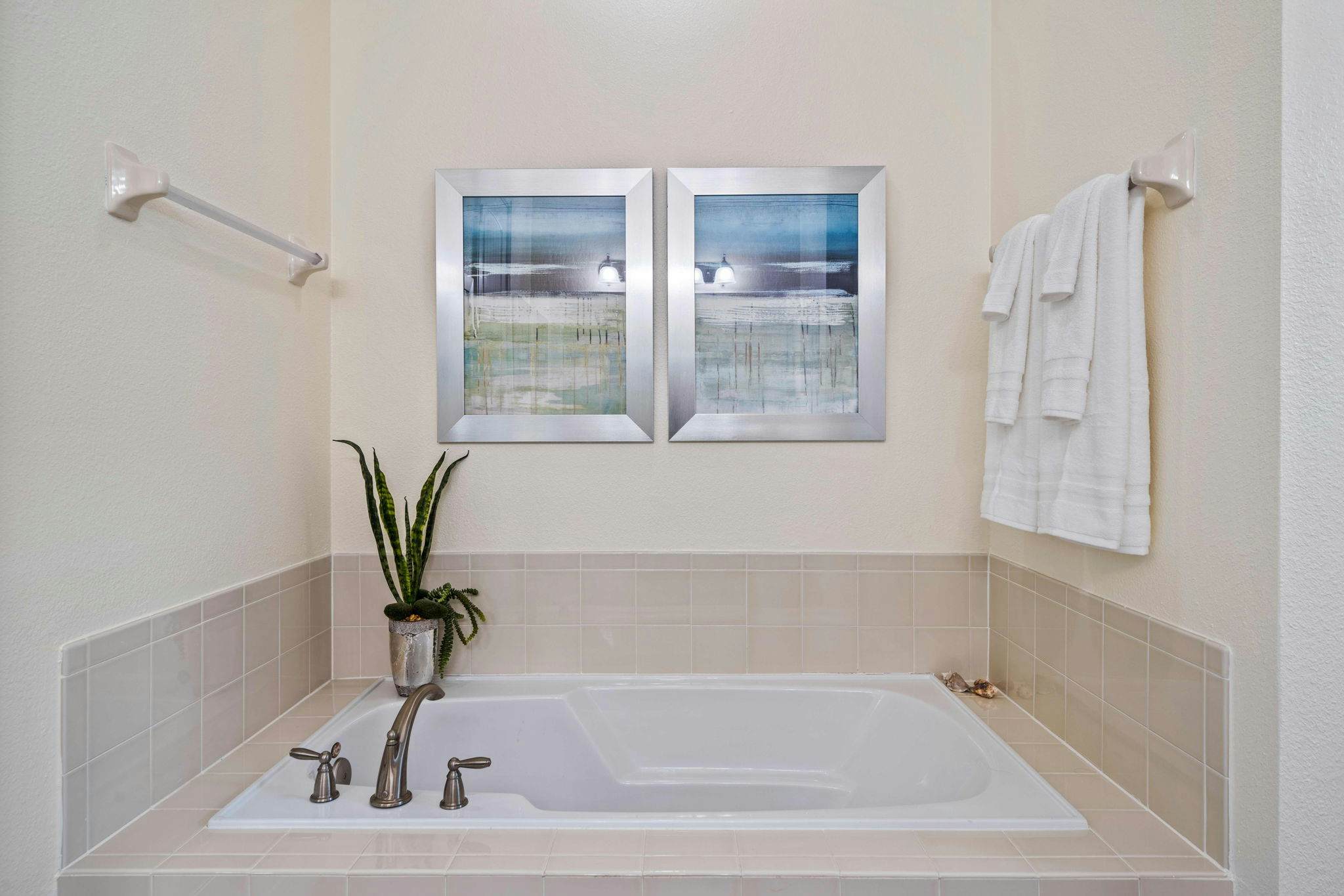 EC192 - The Modern Magical Villa - WEL