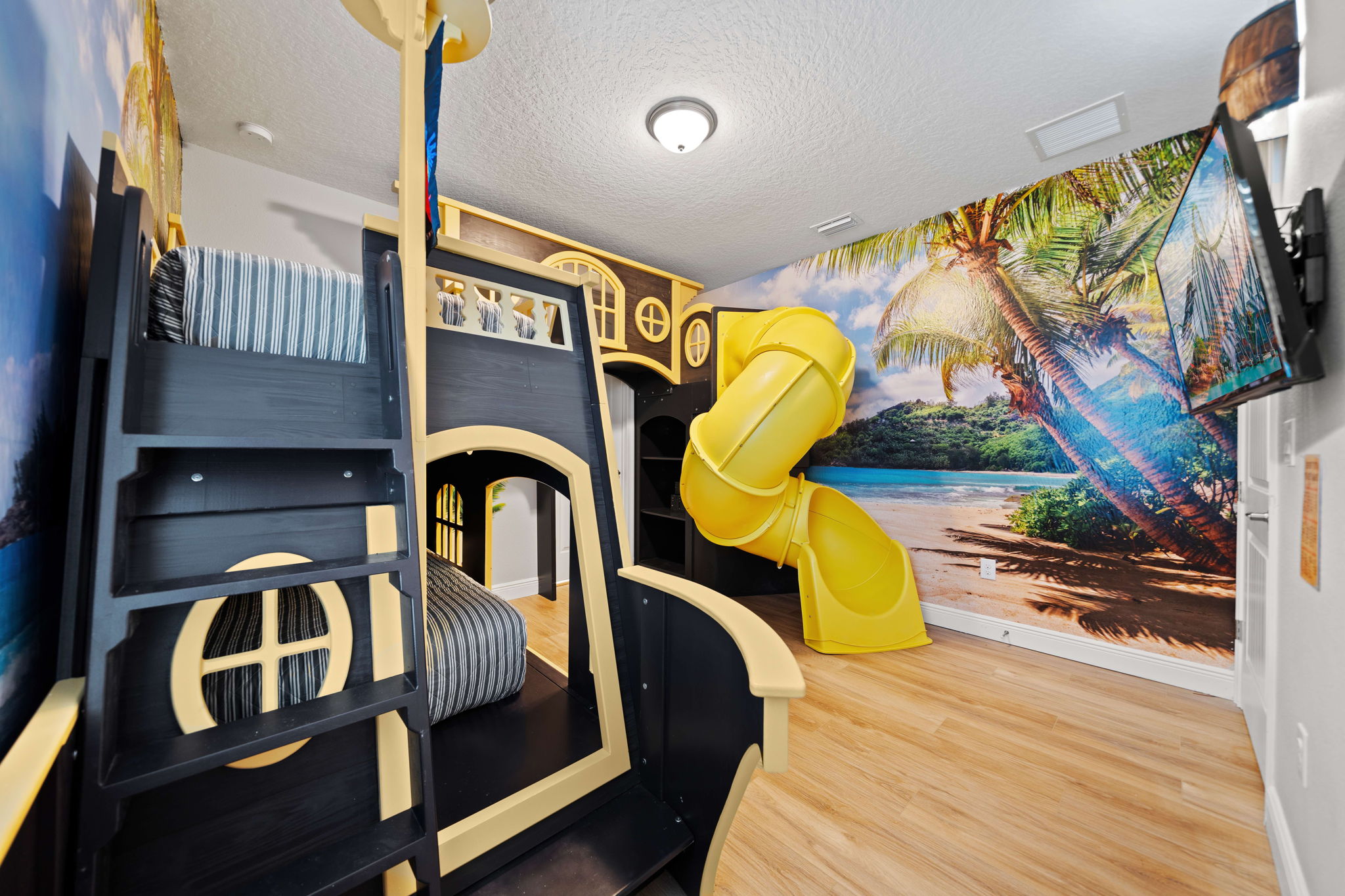 EC282 - Dreamers Paradise - STMAR