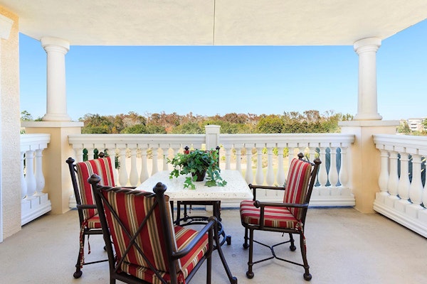 Spacious Condo with Balcony and Golf Views at Reunion