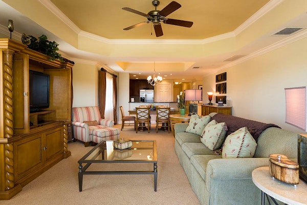 Spacious Condo with Balcony and Golf Views at Reunion