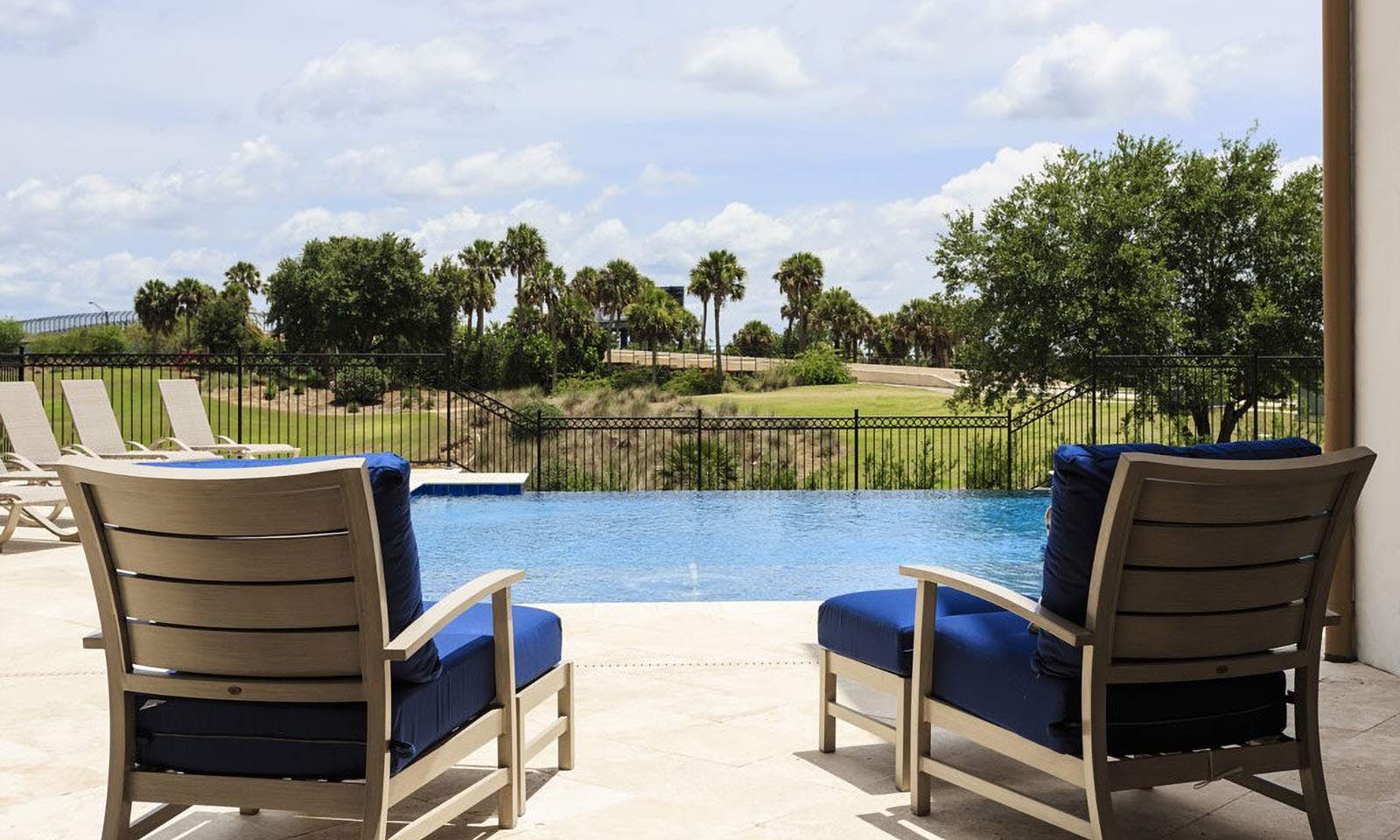 W278E - The Gorgeous Getaway