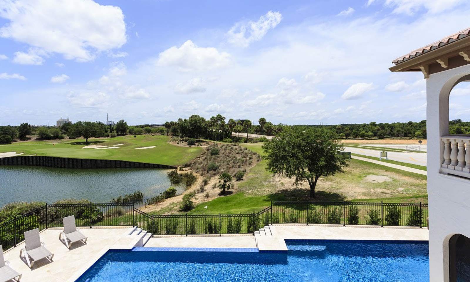 W278E - The Gorgeous Getaway