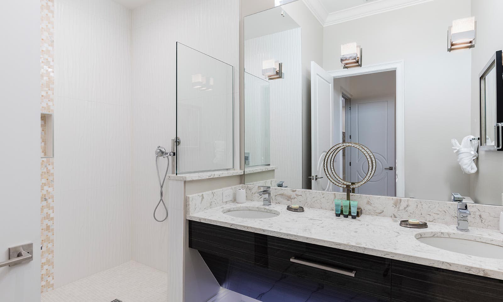 W301E - The Stunning Sanctuary