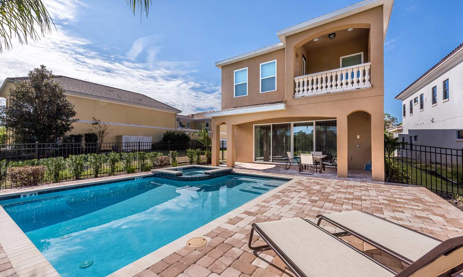 W327 - The Enchanting Hideaway