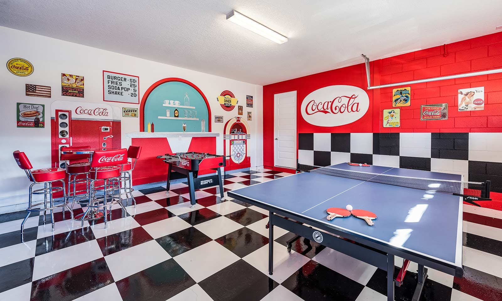 EC010 - The Retro Villa - MAD