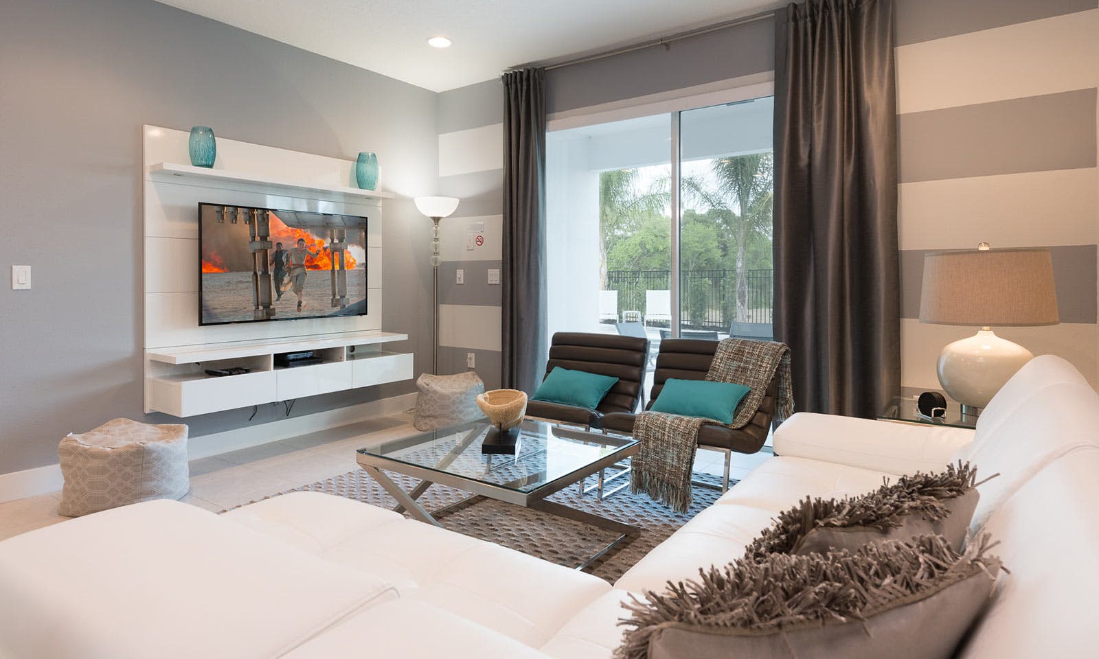 EC010 - The Retro Villa - MAD