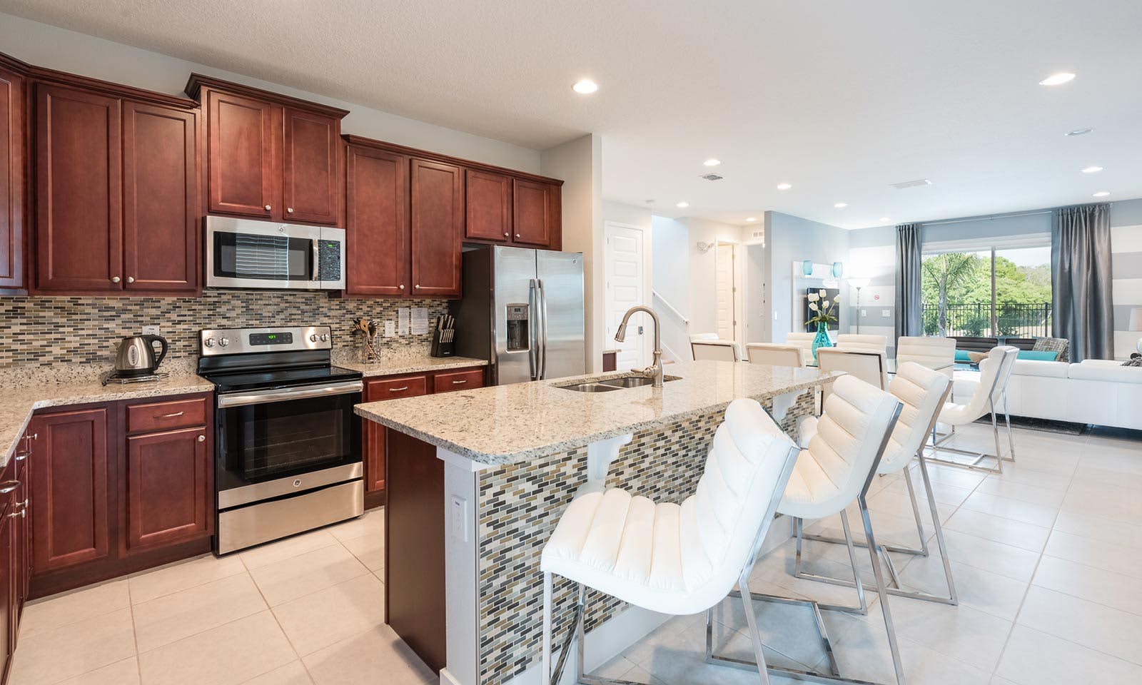 EC010 - The Retro Villa - MAD