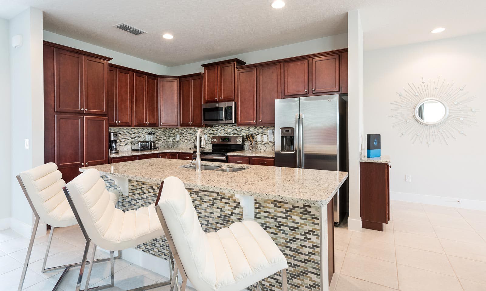 EC010 - The Retro Villa - MAD