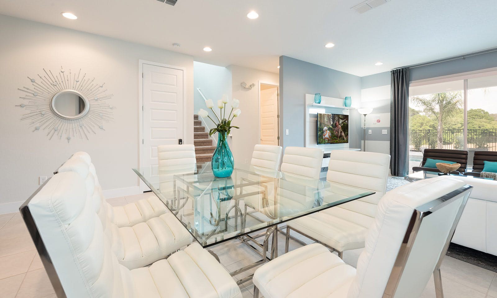 EC010 - The Retro Villa - MAD