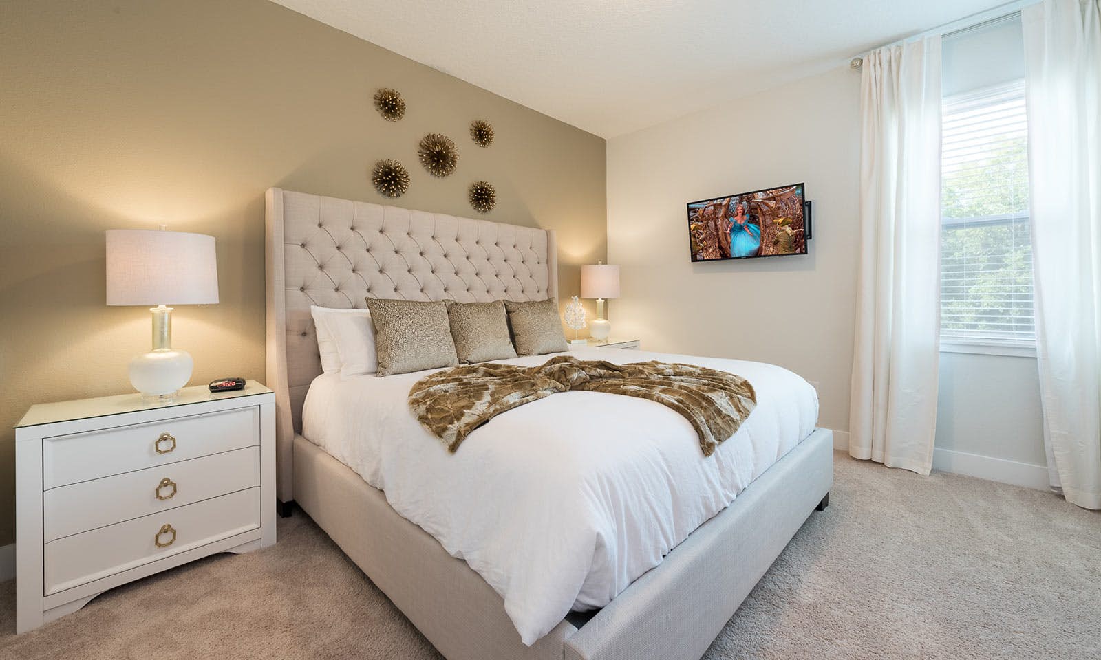 EC010 - The Retro Villa - MAD