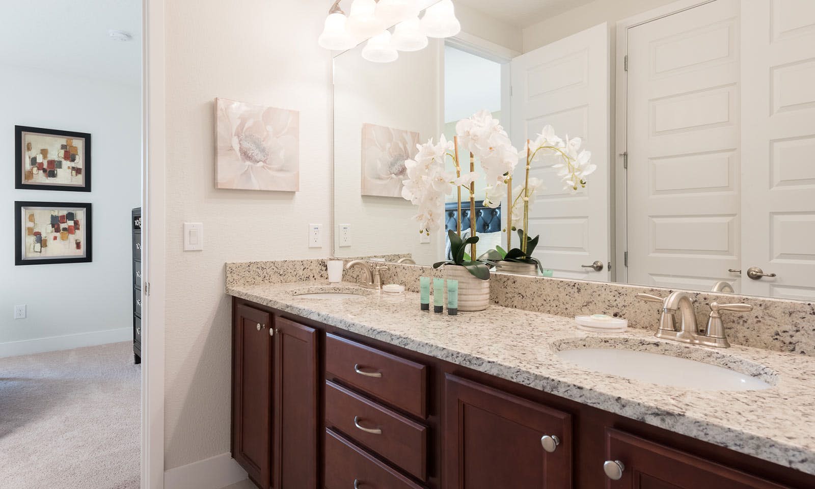 EC010 - The Retro Villa - MAD