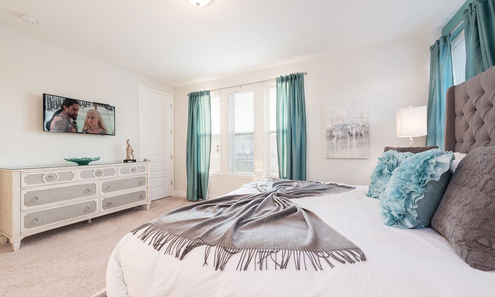 EC010 - The Retro Villa - MAD