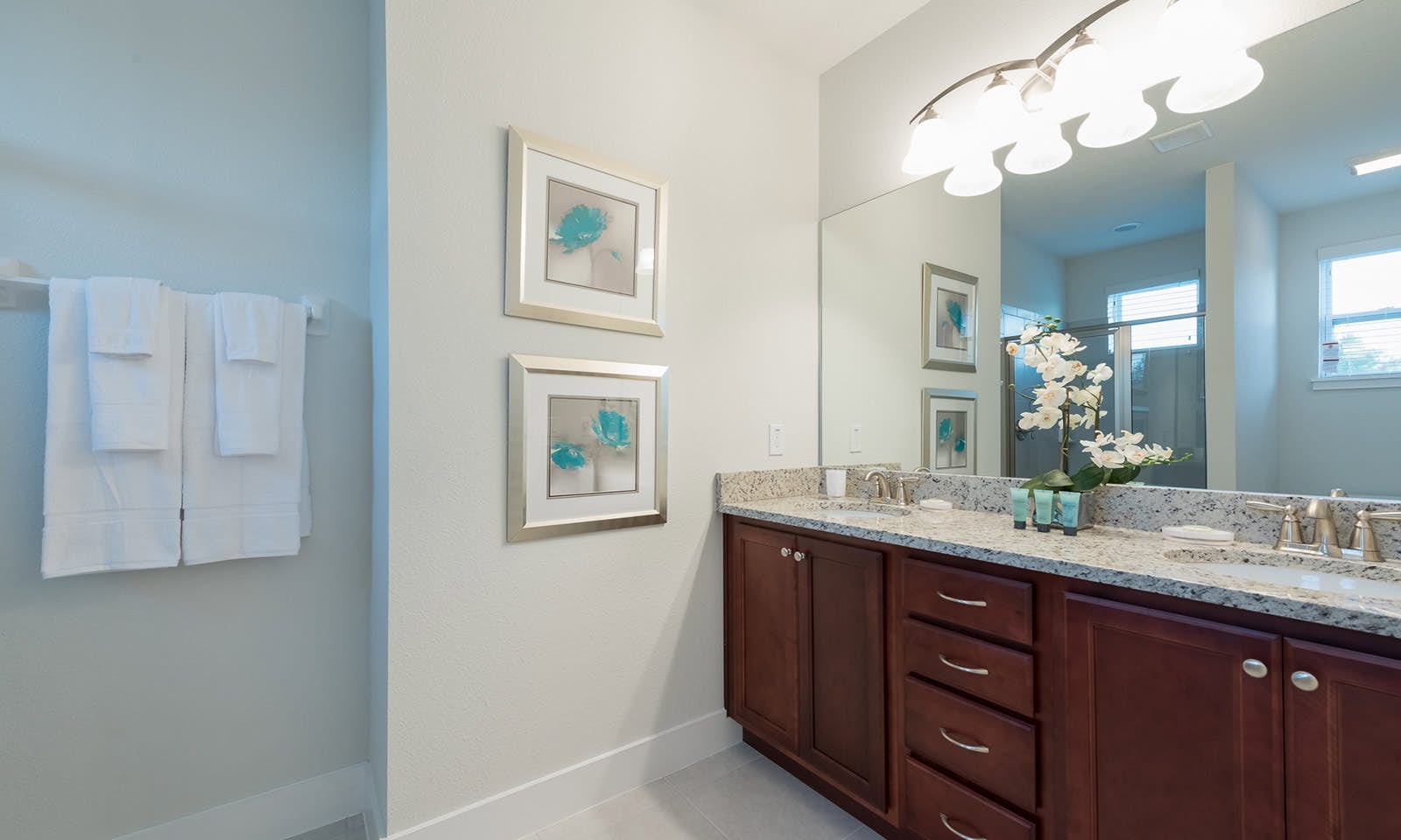 EC010 - The Retro Villa - MAD