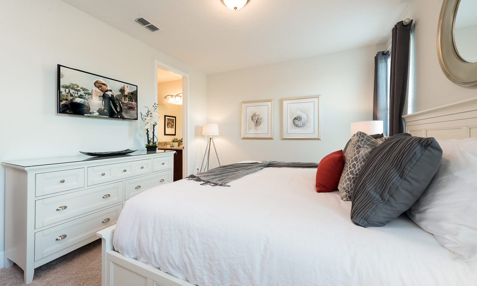 EC010 - The Retro Villa - MAD