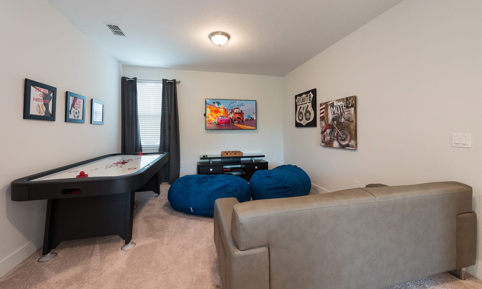 EC010 - The Retro Villa - MAD