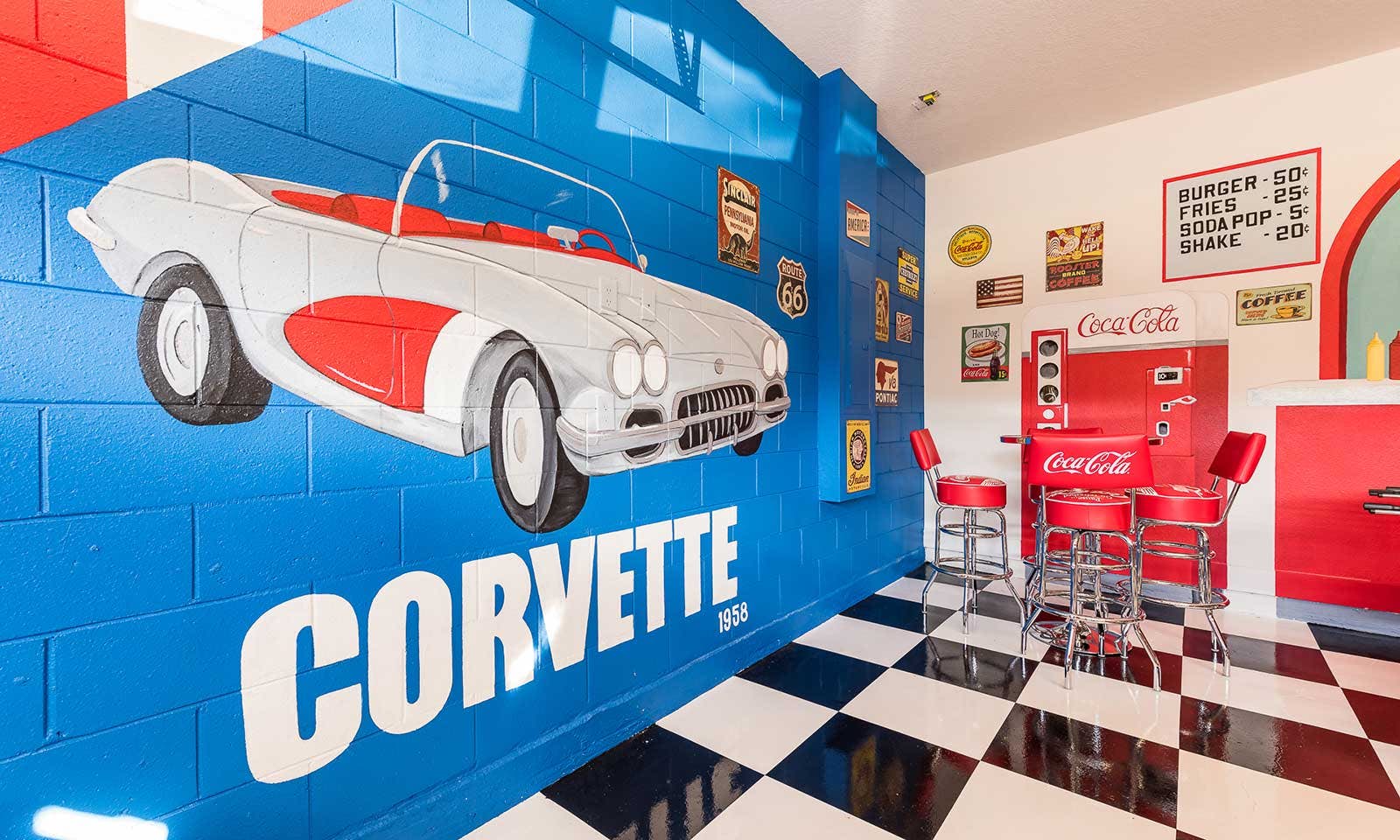 EC010 - The Retro Villa - MAD