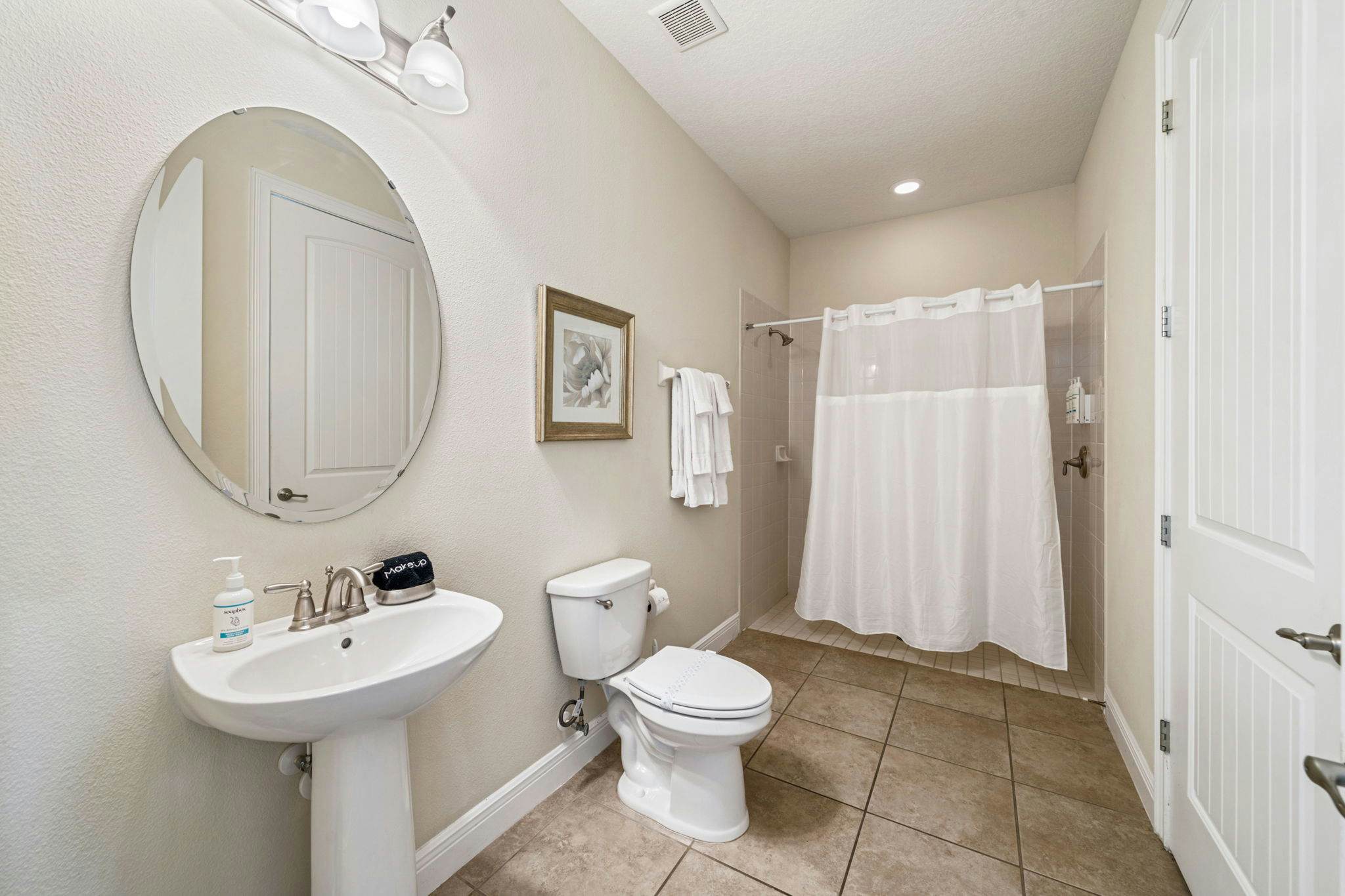 EC032 - The Sun-filled Estate