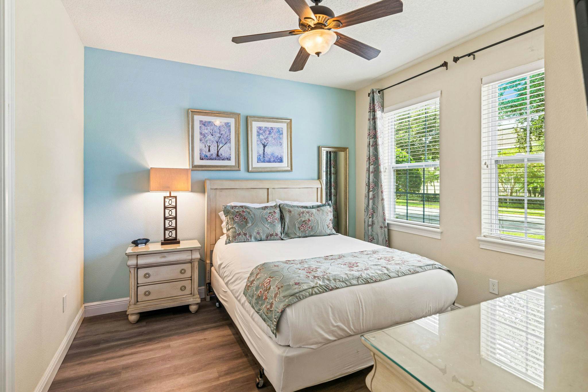 EC032 - The Sun-filled Estate