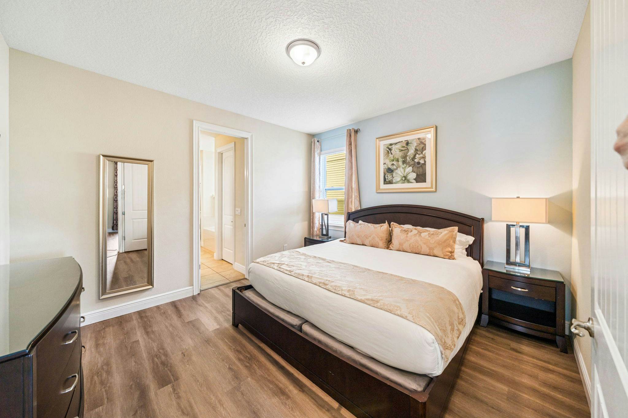 EC032 - The Sun-filled Estate