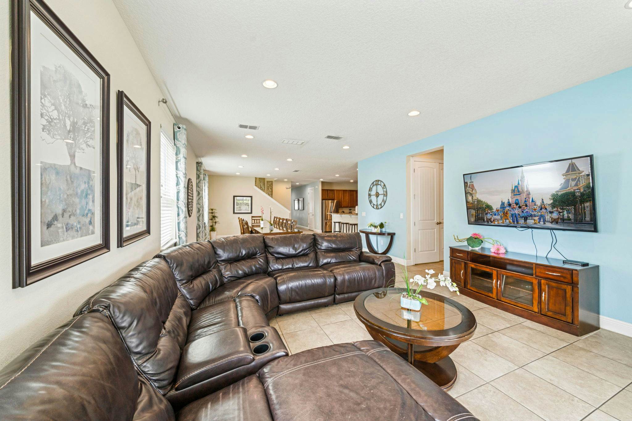 EC032 - The Sun-filled Estate