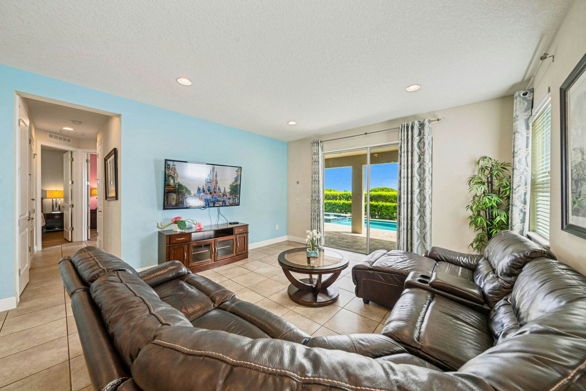 EC032 - The Sun-filled Estate