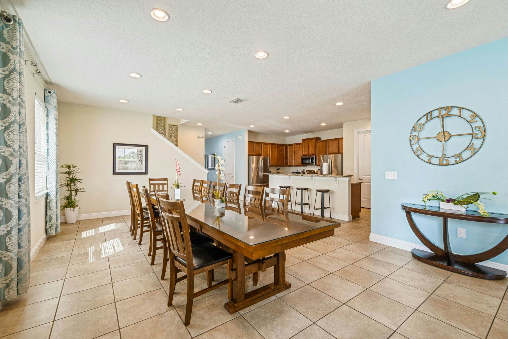 EC032 - The Sun-filled Estate