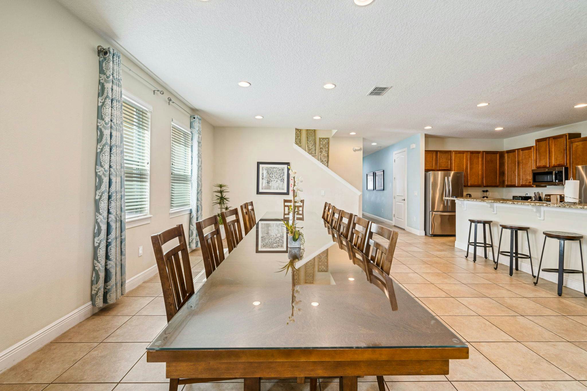 EC032 - The Sun-filled Estate