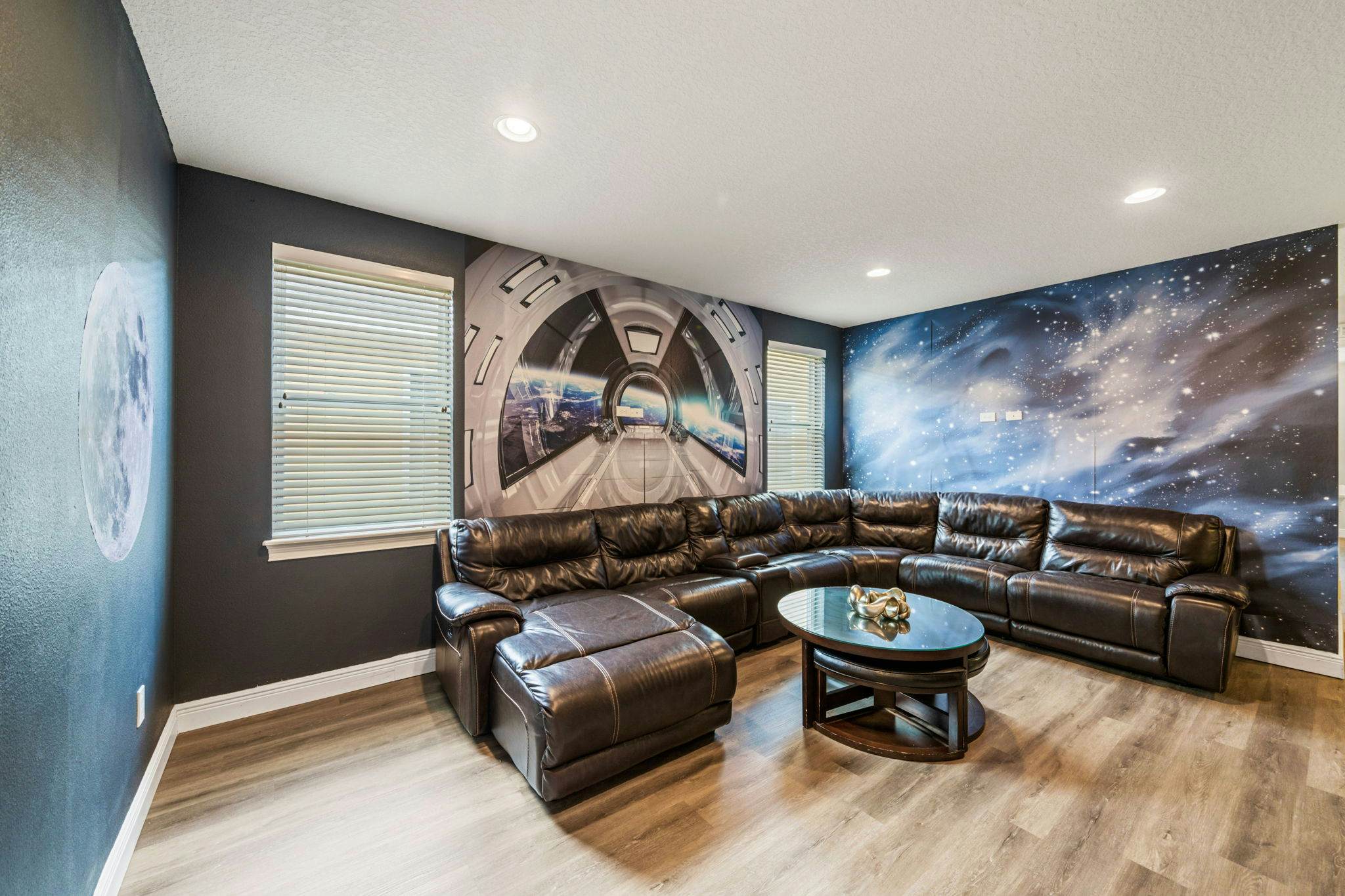 EC032 - The Sun-filled Estate