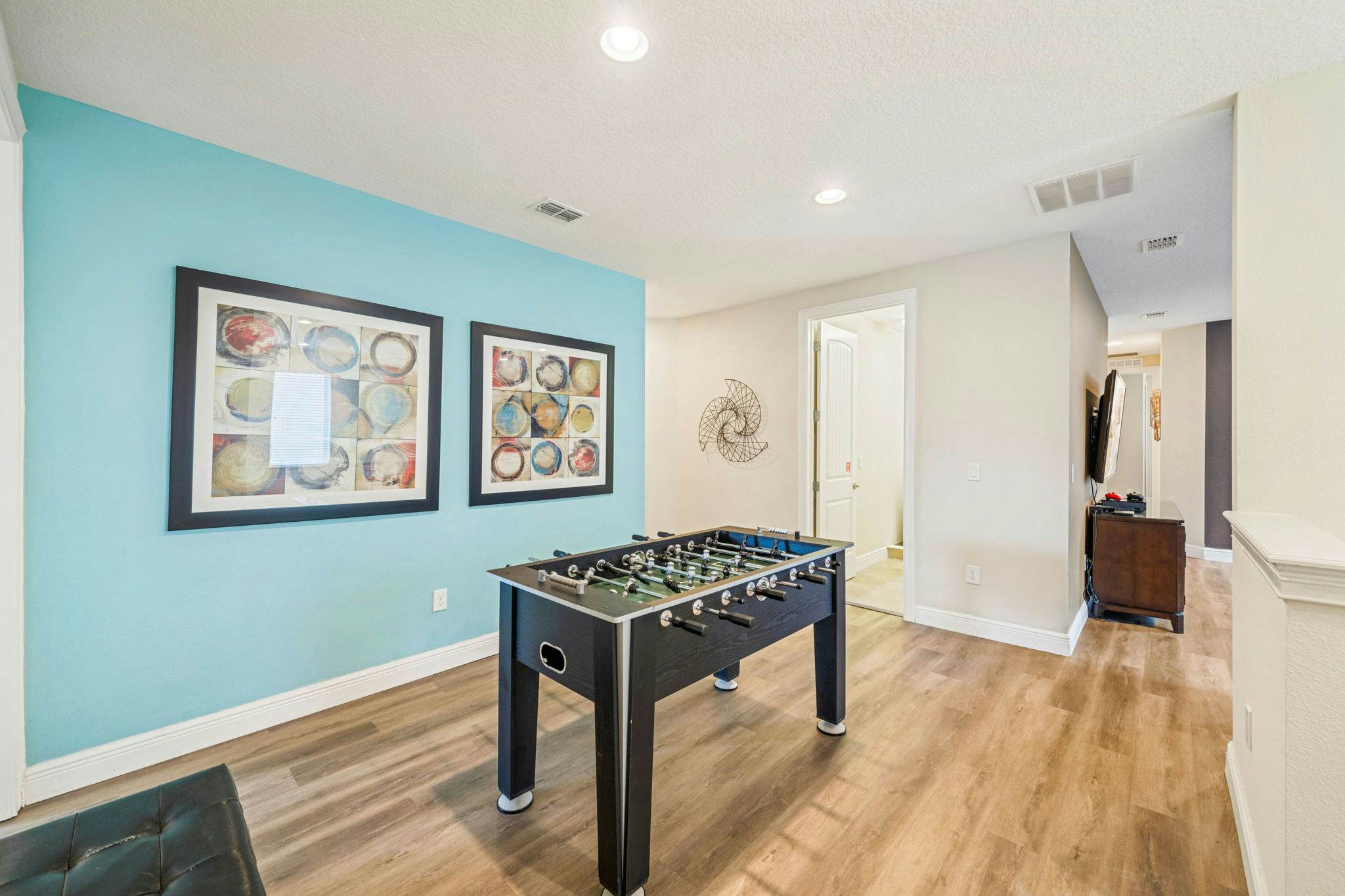 EC032 - The Sun-filled Estate