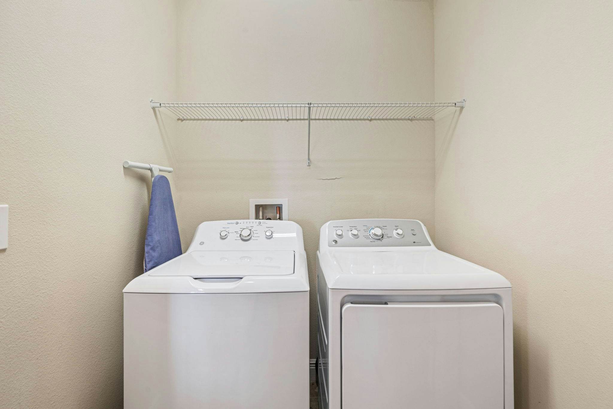 EC032 - The Sun-filled Estate