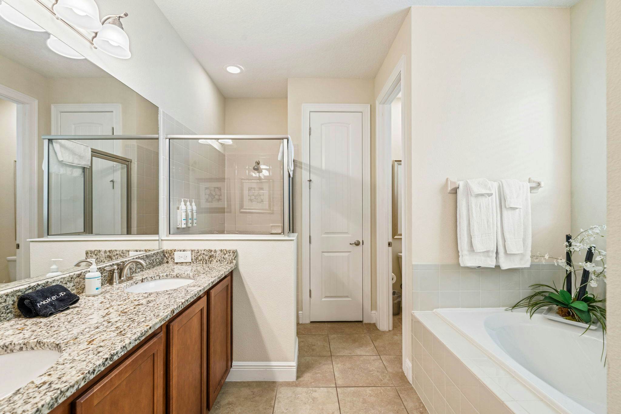 EC032 - The Sun-filled Estate