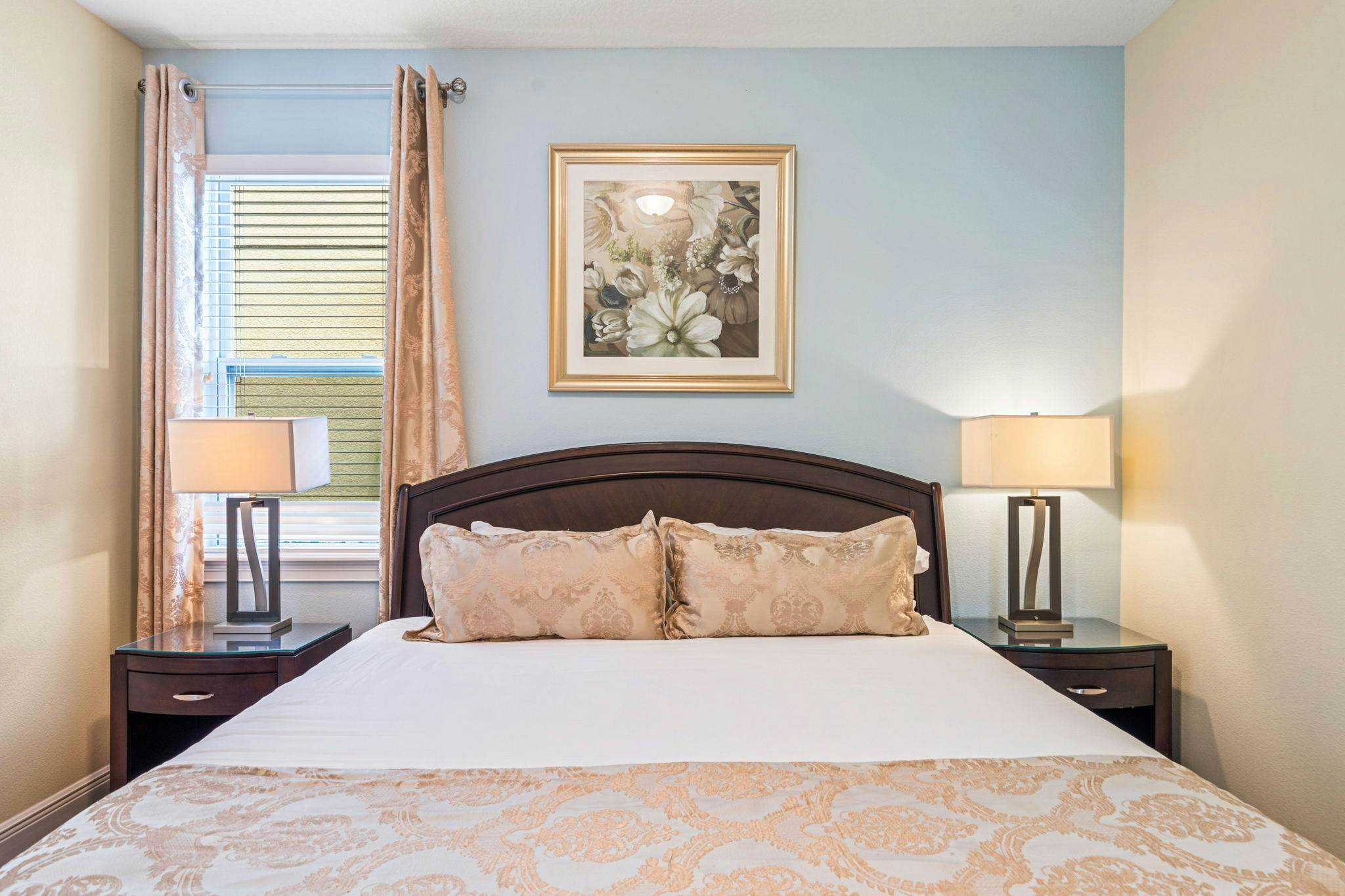 EC032 - The Sun-filled Estate