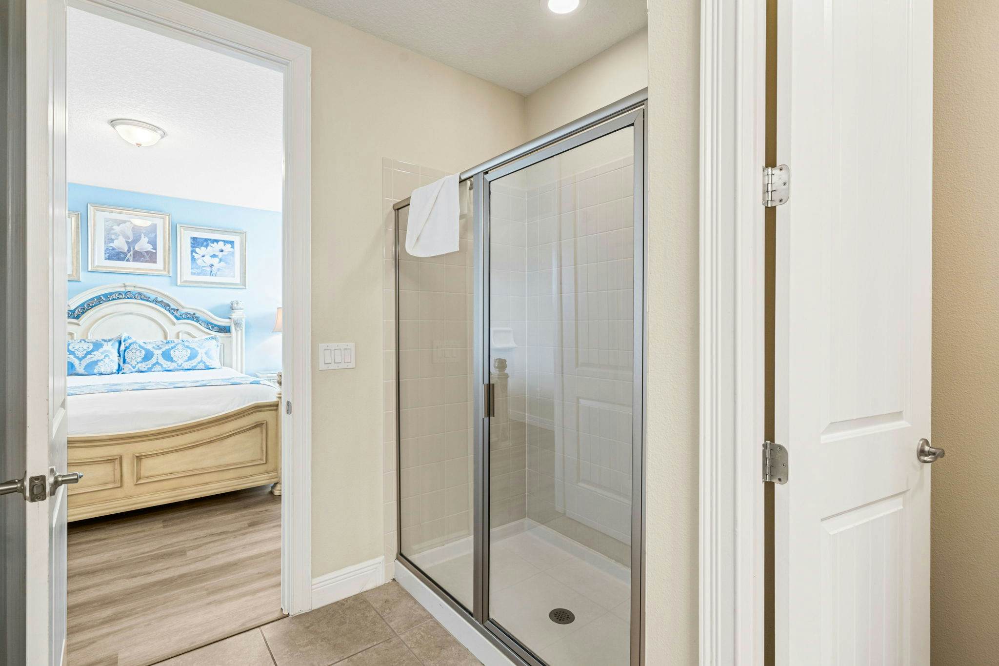 EC032 - The Sun-filled Estate