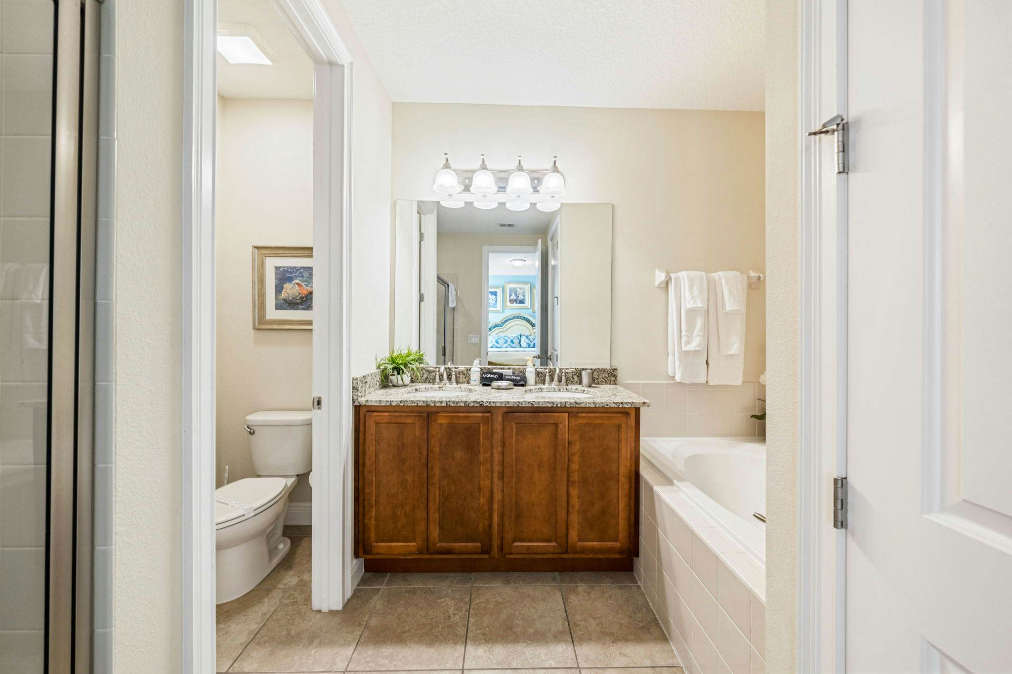 EC032 - The Sun-filled Estate