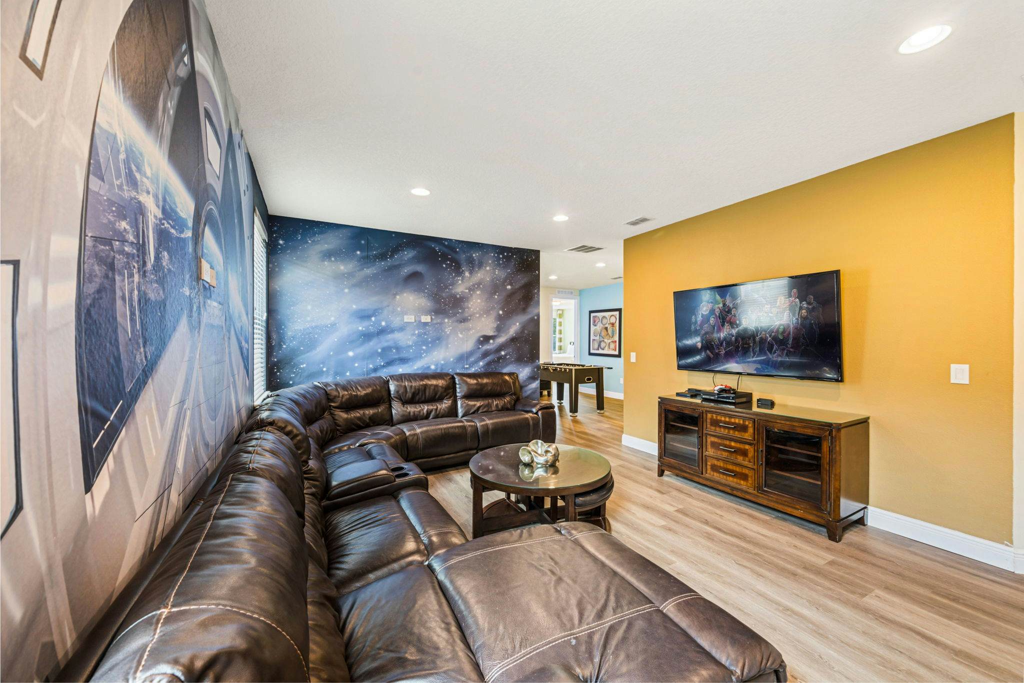 EC032 - The Sun-filled Estate