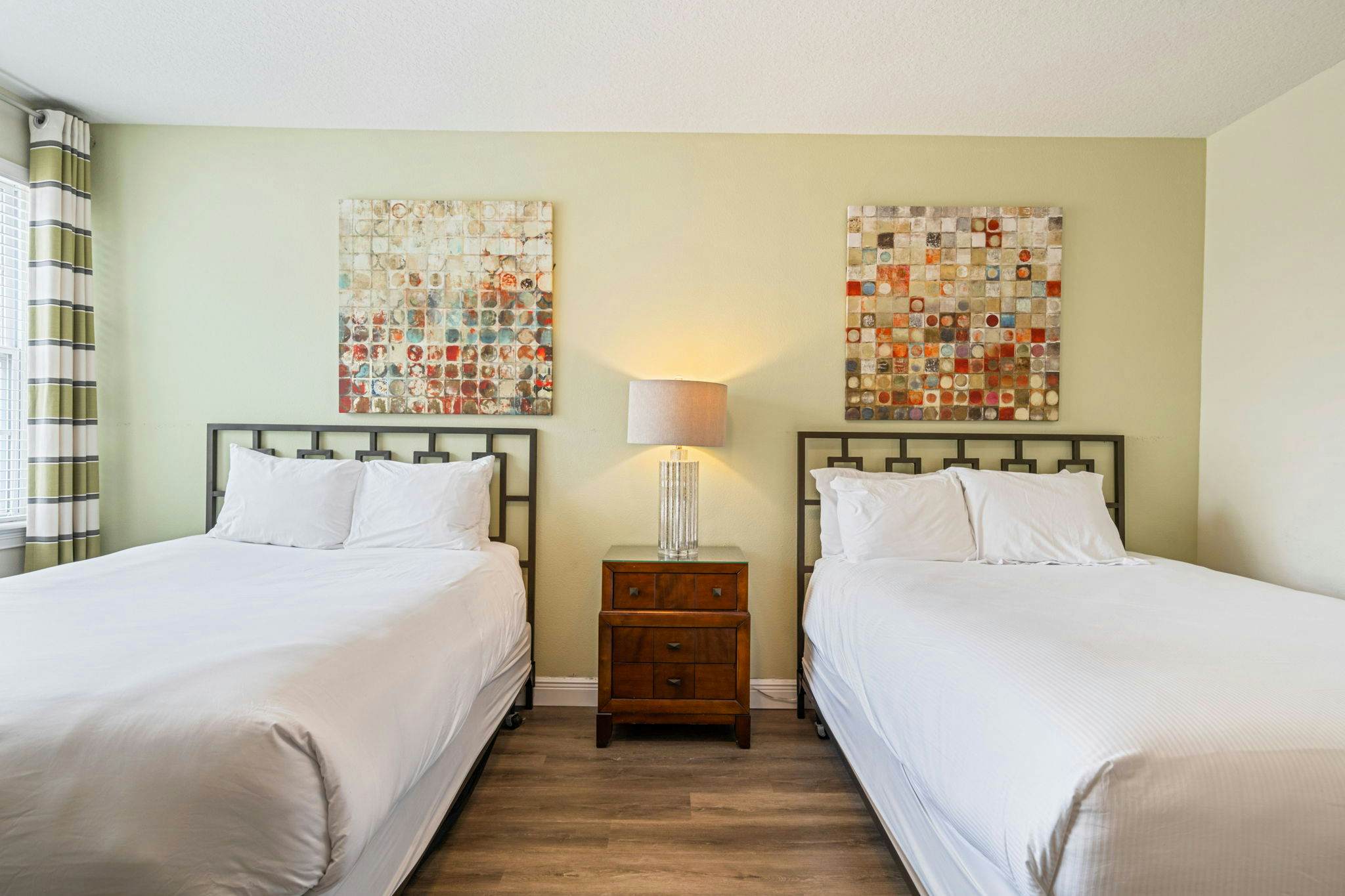 EC032 - The Sun-filled Estate