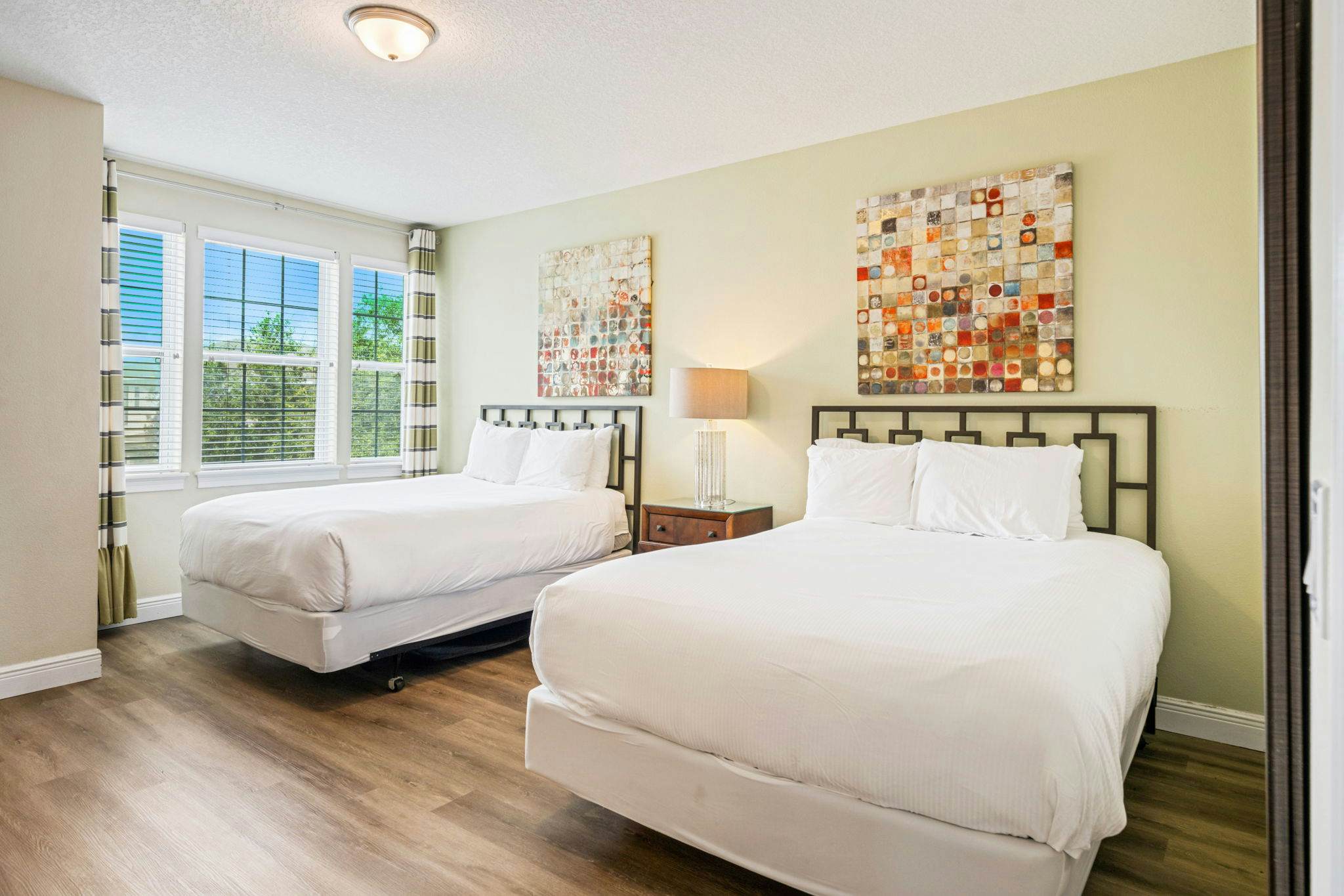 EC032 - The Sun-filled Estate