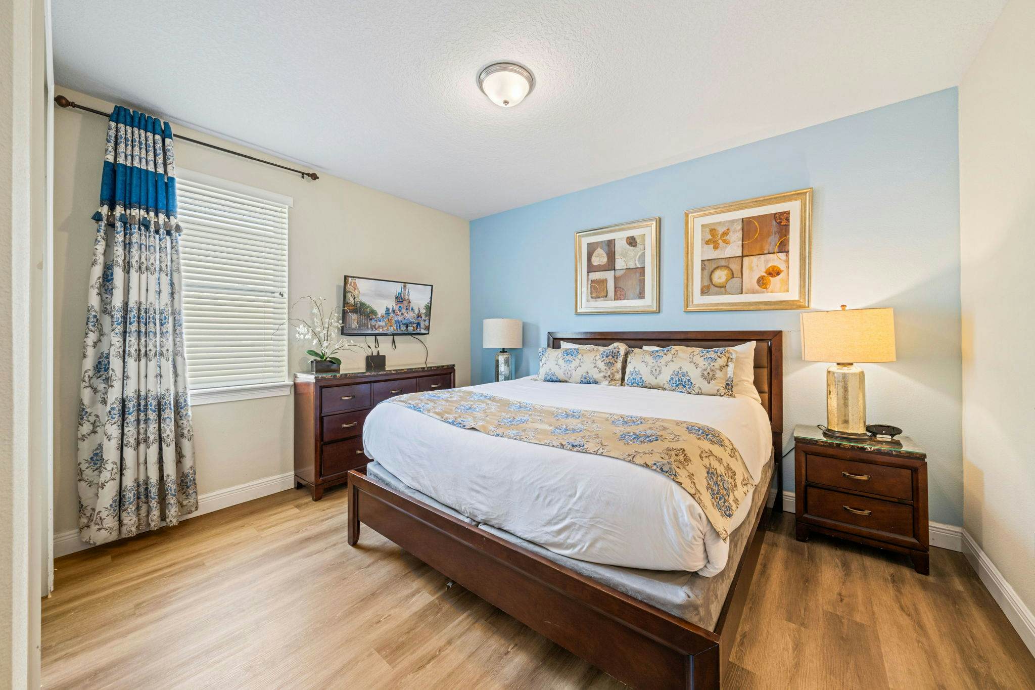 EC032 - The Sun-filled Estate