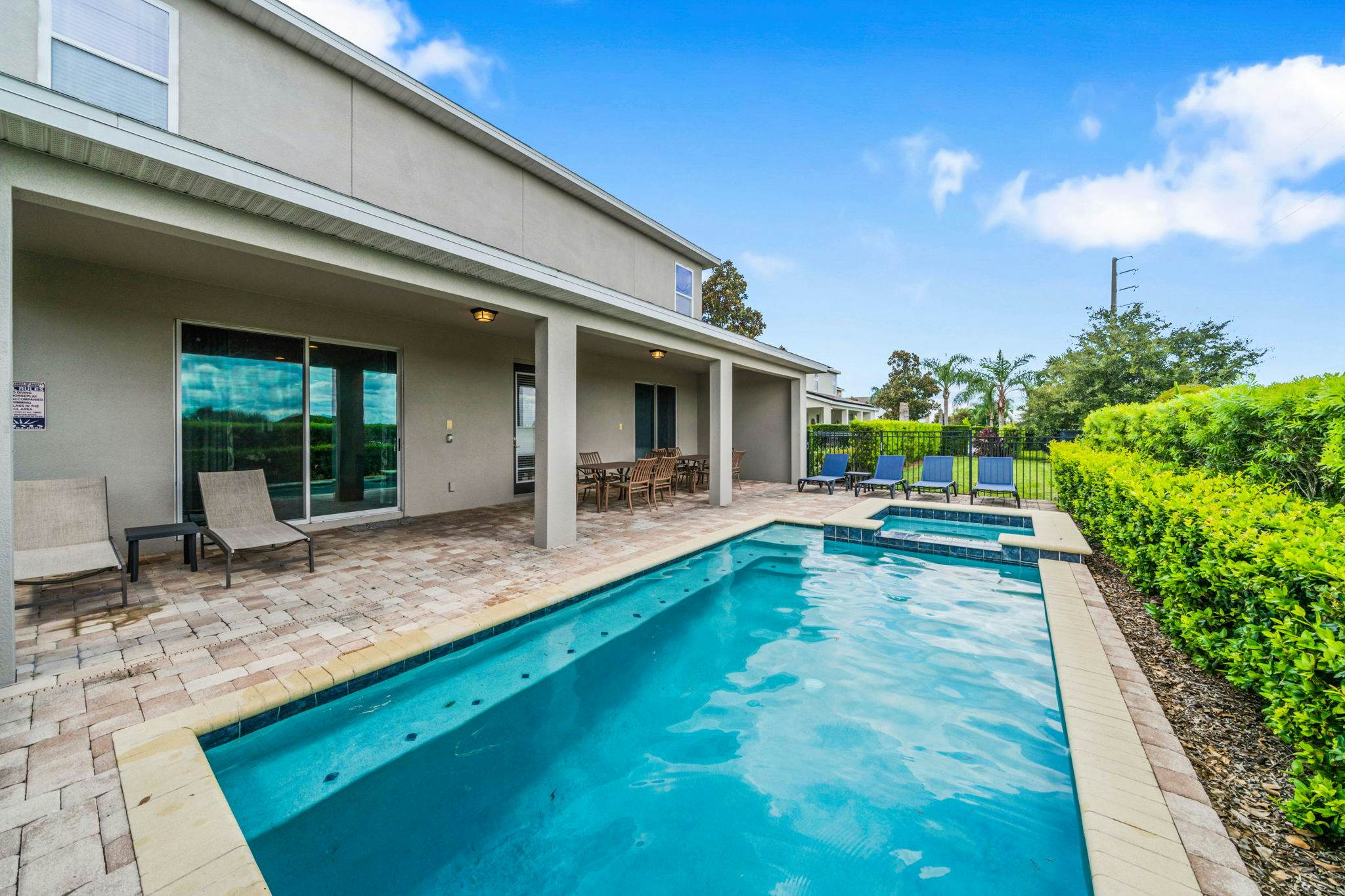 EC032 - The Sun-filled Estate