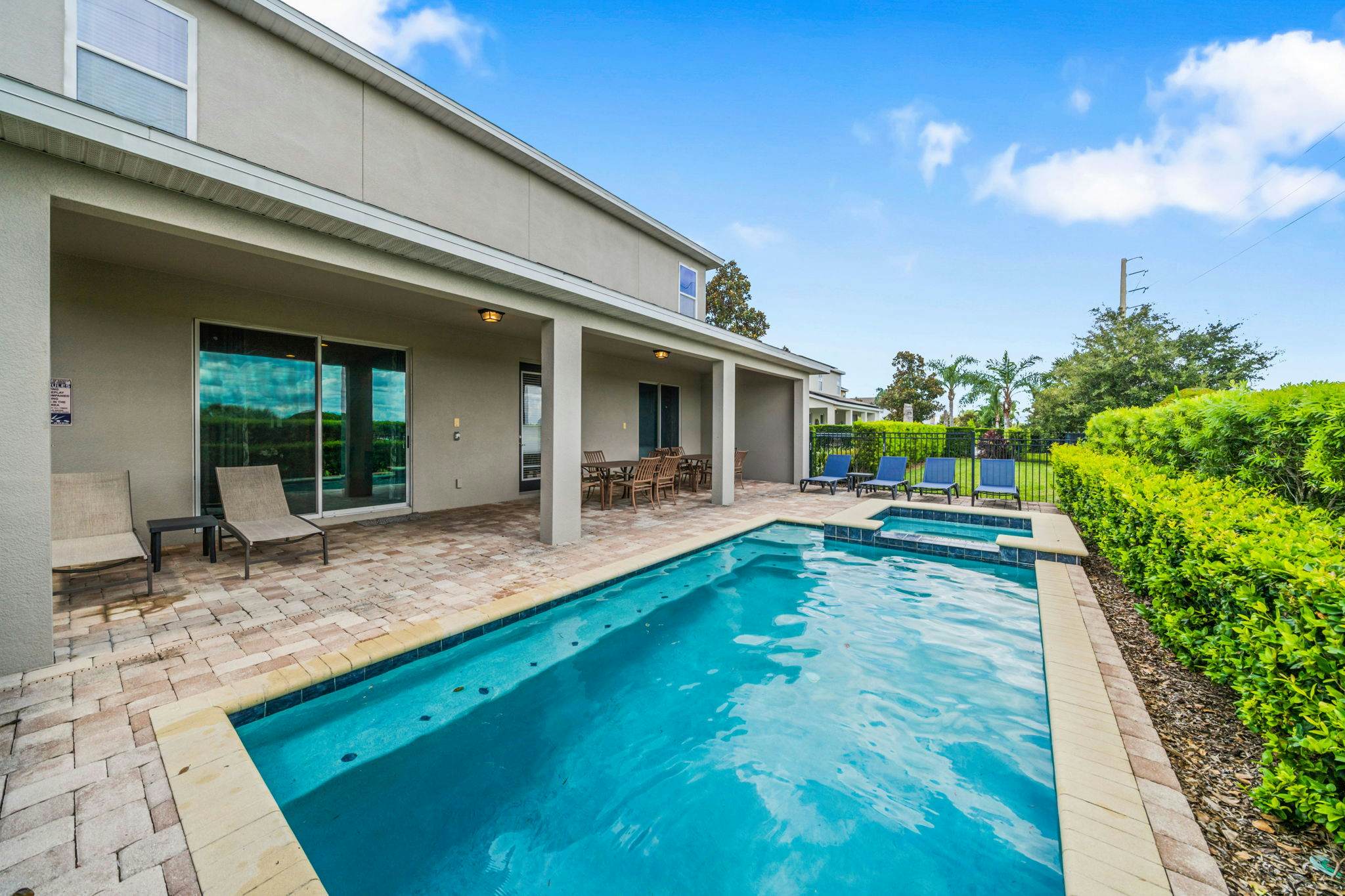 EC032 - The Sun-filled Estate