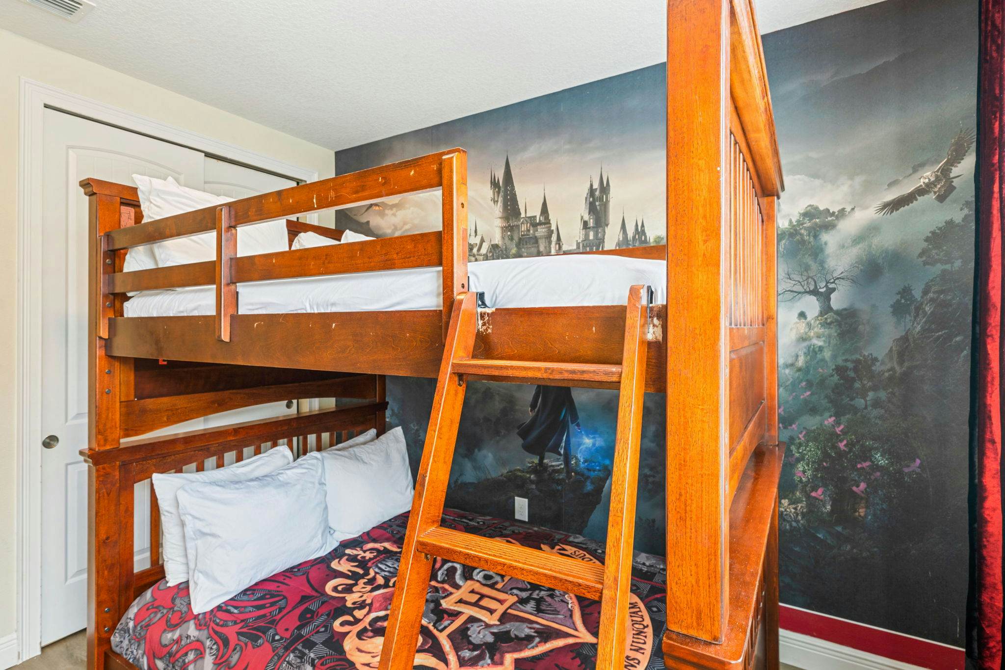 EC032 - The Sun-filled Estate