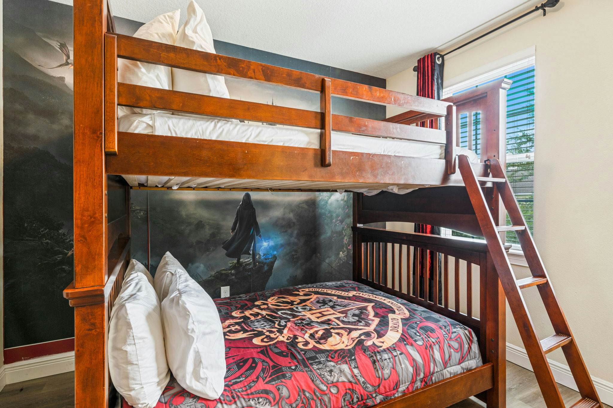 EC032 - The Sun-filled Estate