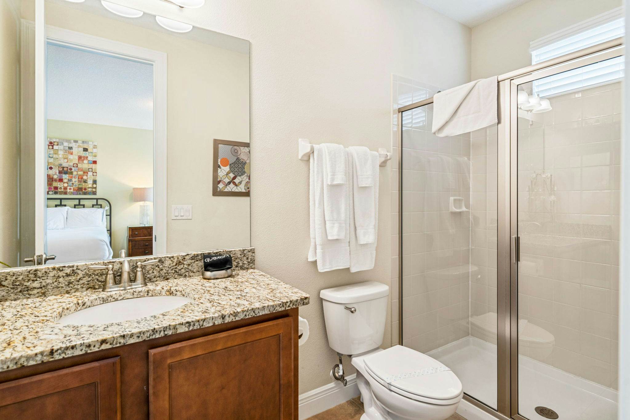 EC032 - The Sun-filled Estate