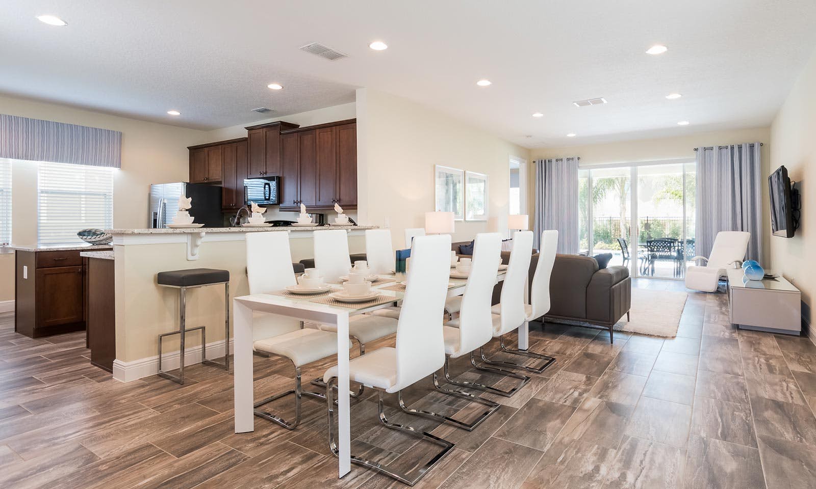 EC037 - The Vibrant Oasis - STF